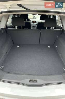 Универсал Opel Astra 2010 в 