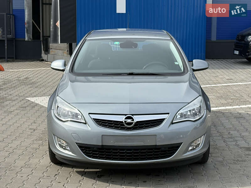 Хетчбек Opel Astra 2011 в Рівному