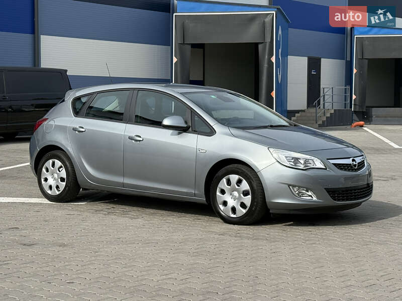 Хетчбек Opel Astra 2011 в Рівному