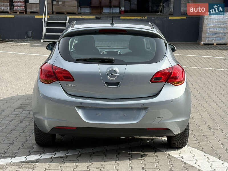Хетчбек Opel Astra 2011 в Рівному