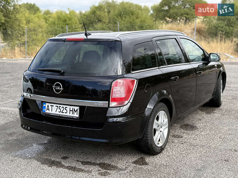 Универсал Opel Astra 2010 в Косове