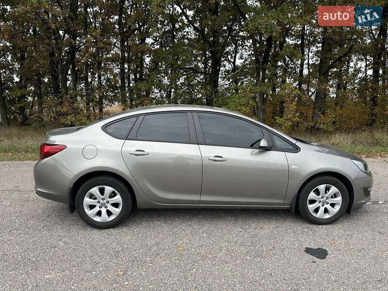 Седан Opel Astra 2015 в Ржищеве фото 7 Седан Opel Astra 2015 в Ржищеве