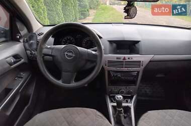 Хетчбек Opel Astra 2006 в 