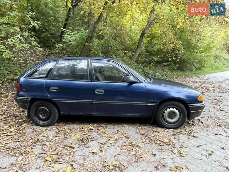 Хэтчбек Opel Astra 1993 в Львове