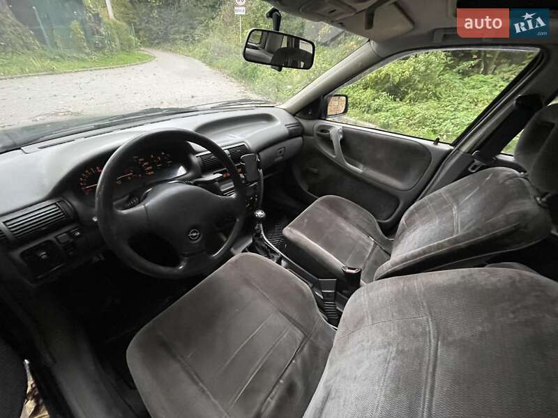 Хэтчбек Opel Astra 1993 в Львове