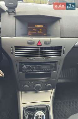 Универсал Opel Astra 2005 в 
