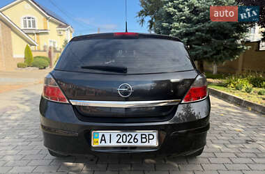 Хэтчбек Opel Astra 2012 в 