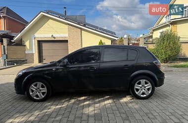 Хэтчбек Opel Astra 2012 в 