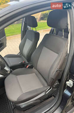 Хэтчбек Opel Astra 2012 в 
