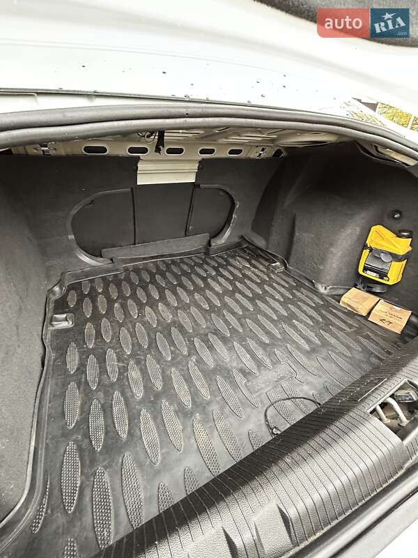 Седан Opel Astra 2013 в Сумах