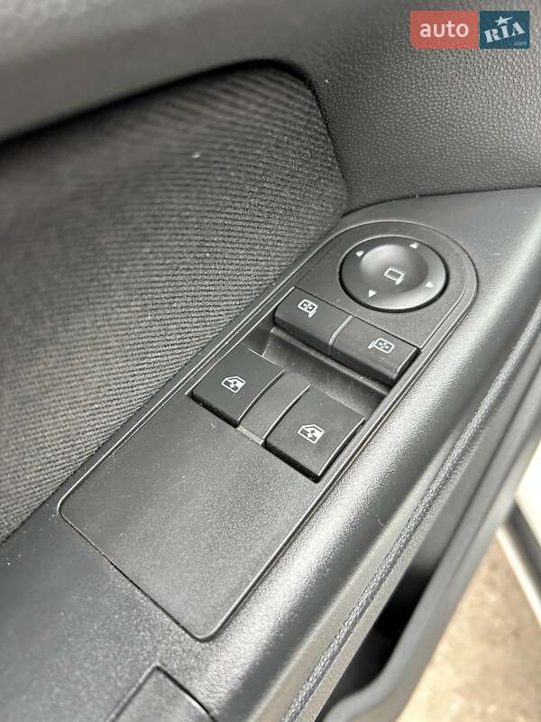 Седан Opel Astra 2013 в Сумах