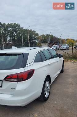 Универсал Opel Astra 2017 в 