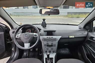 Седан Opel Astra 2012 в 