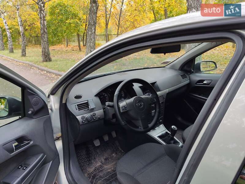 Хэтчбек Opel Astra 2005 в Кропивницком