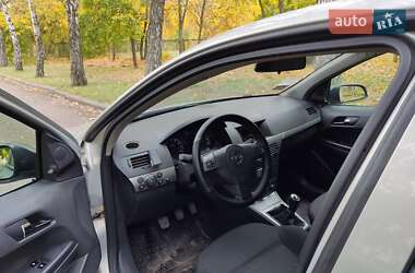 Хетчбек Opel Astra 2005 в 