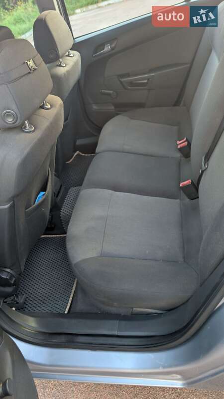 Универсал Opel Astra 2006 в Житомире