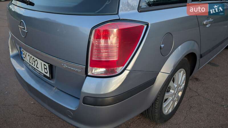 Универсал Opel Astra 2006 в Житомире