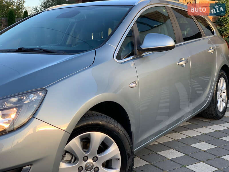 Универсал Opel Astra 2015 в Стрые