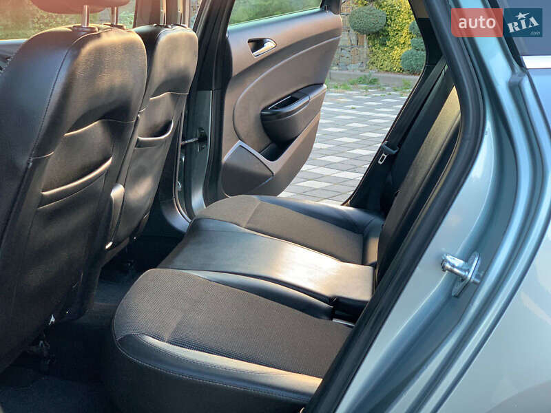 Универсал Opel Astra 2015 в Стрые