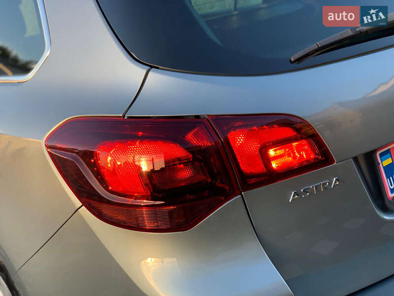 Универсал Opel Astra 2015 в Стрые