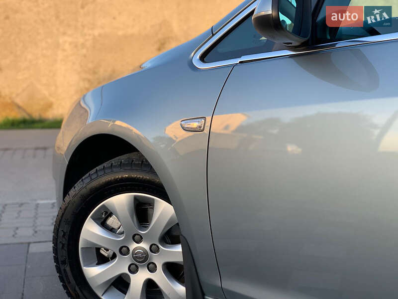 Универсал Opel Astra 2015 в Стрые
