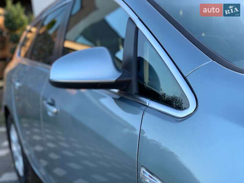 Универсал Opel Astra 2015 в Стрые