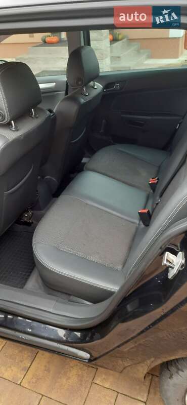 Універсал Opel Astra 2010 в Стрию