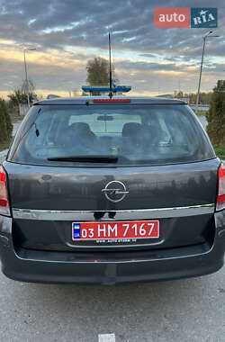 Универсал Opel Astra 2010 в 