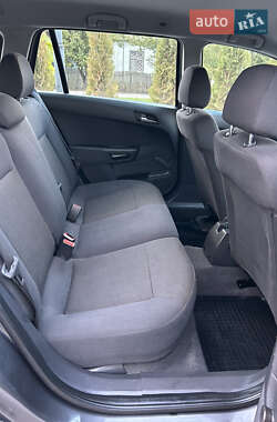 Универсал Opel Astra 2010 в 