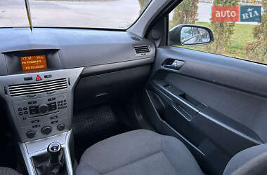 Универсал Opel Astra 2010 в 