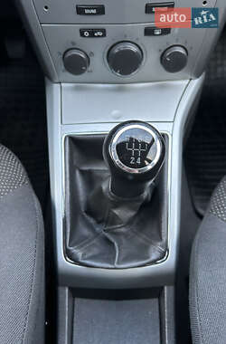 Универсал Opel Astra 2010 в 