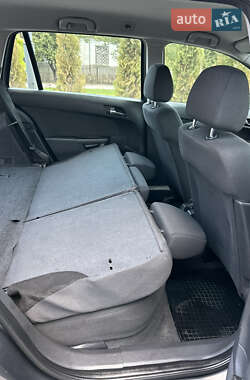 Универсал Opel Astra 2010 в 