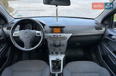 Универсал Opel Astra 2010 в 