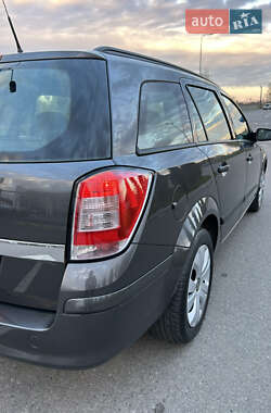 Универсал Opel Astra 2010 в 