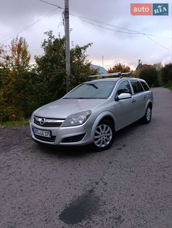 Универсал Opel Astra 2009 в Луцке