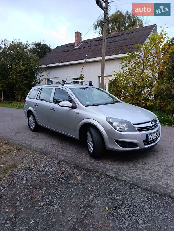 Универсал Opel Astra 2009 в Луцке