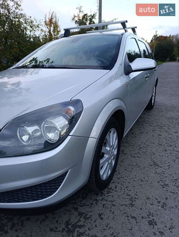 Универсал Opel Astra 2009 в Луцке