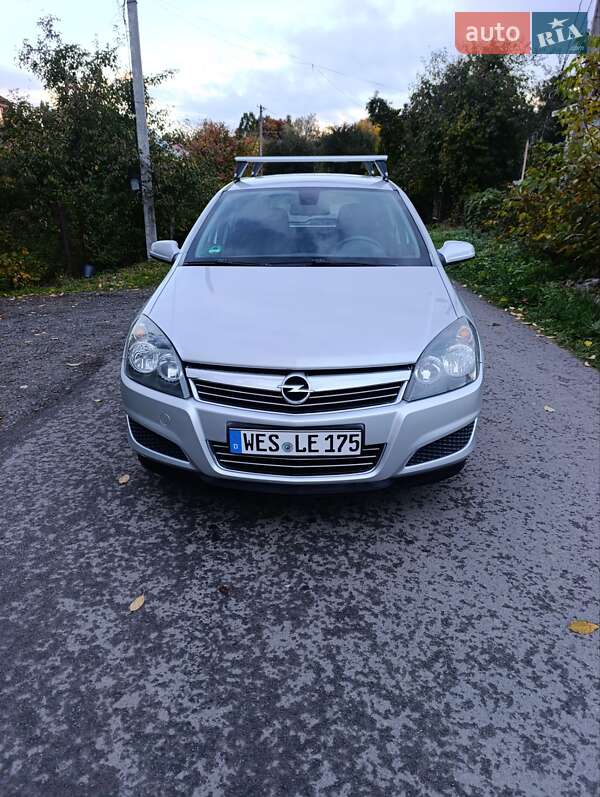 Универсал Opel Astra 2009 в Луцке