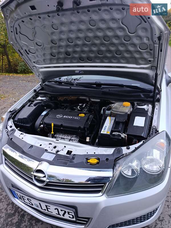 Универсал Opel Astra 2009 в Луцке