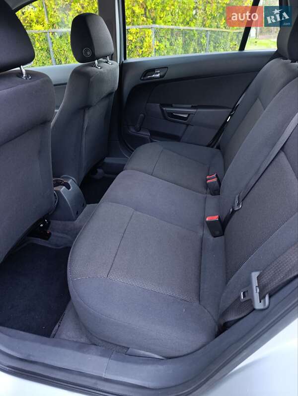 Универсал Opel Astra 2009 в Луцке