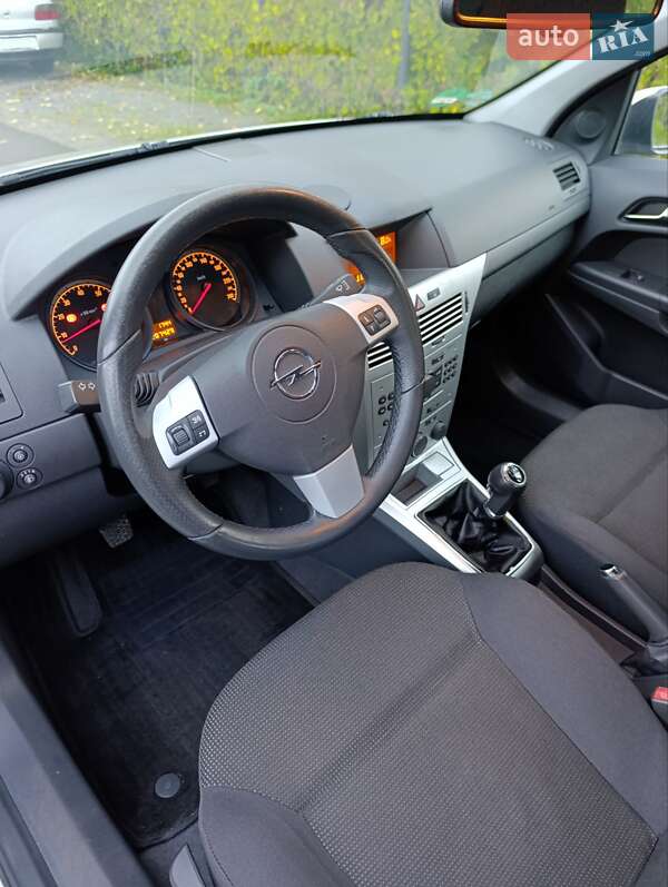 Универсал Opel Astra 2009 в Луцке
