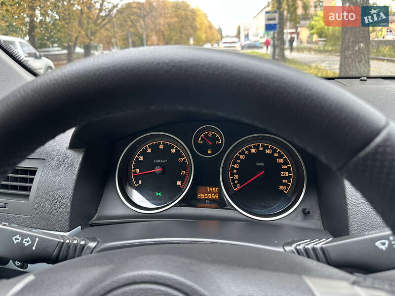 Хэтчбек Opel Astra 2006 в Ромнах фото 11 Хэтчбек Opel Astra 2006 в Ромнах