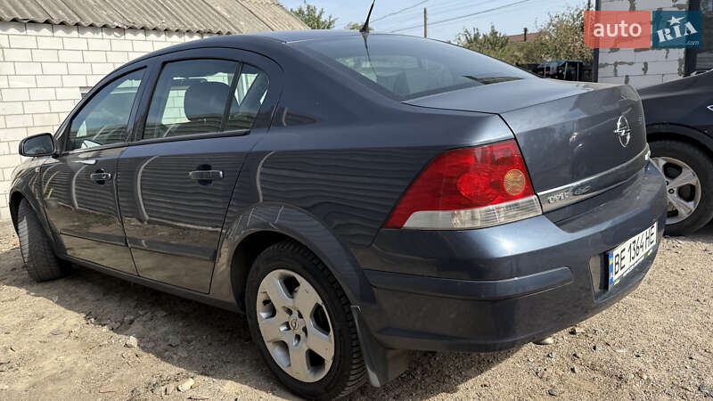 Седан Opel Astra 2008 в Первомайске