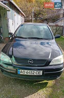 Седан Opel Astra 2006 в Чинадієвому
