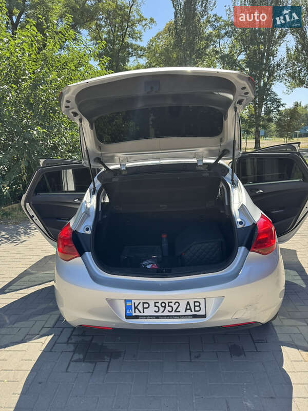 Хэтчбек Opel Astra 2011 в Запорожье