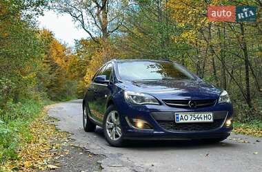 Универсал Opel Astra 2014 в Ужгороде