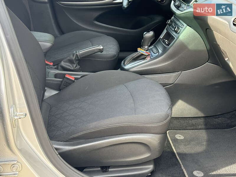 Универсал Opel Astra 2019 в Львове