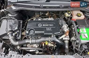 Універсал Opel Astra 2012 в 