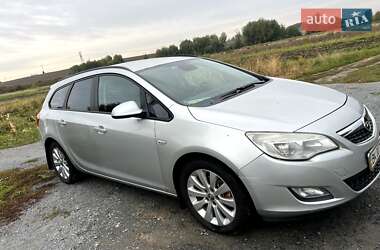 Універсал Opel Astra 2011 в Рівному