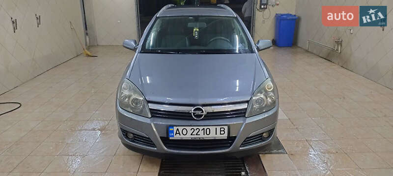 Универсал Opel Astra 2004 в Чопе